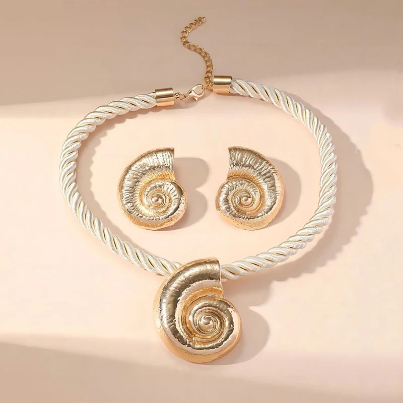 Savona Ocean Spiral Shell Necklace & Rope Chain Jewelry Set