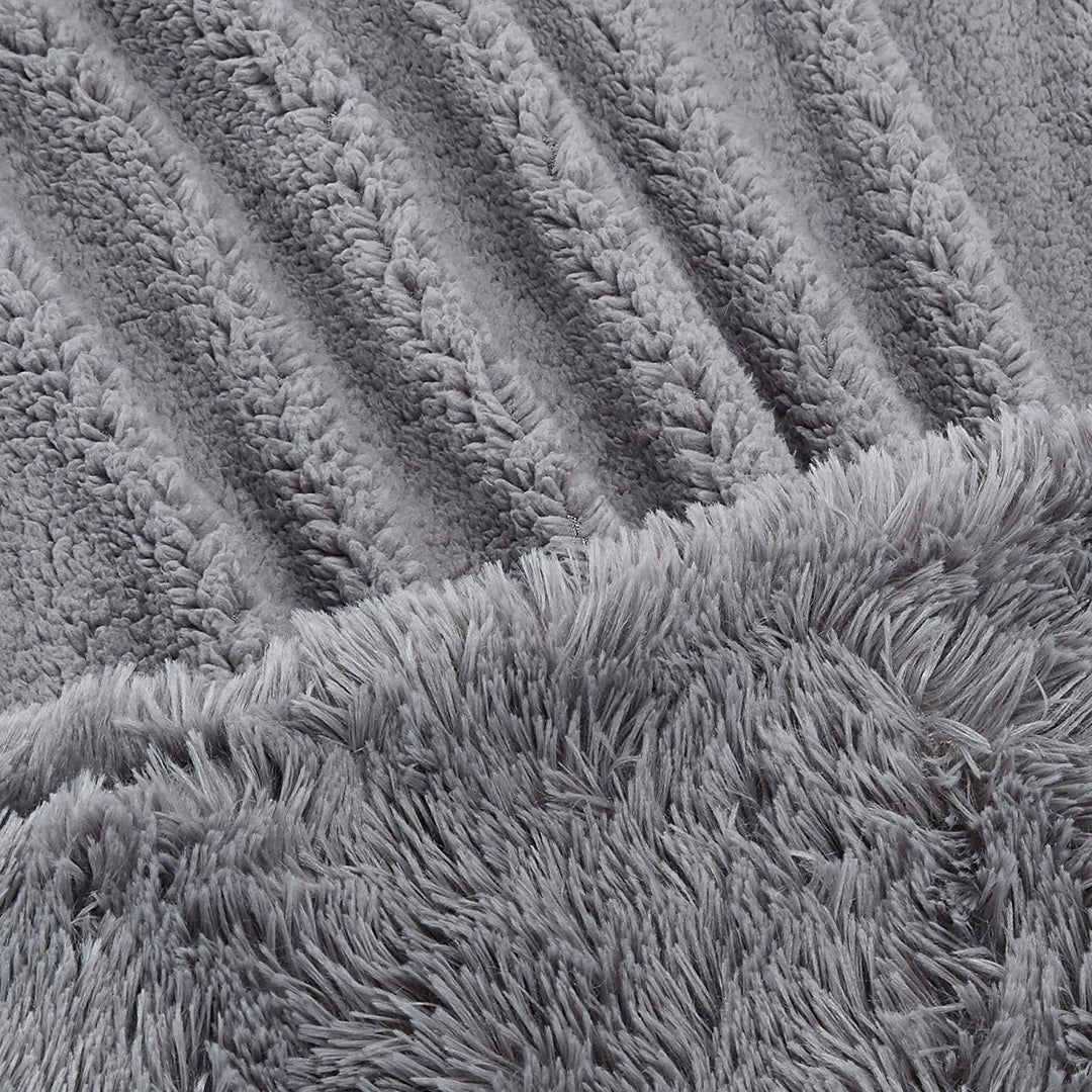 Faux Fur Throw Blanket – Plush Soft Cozy Blanket | Savona