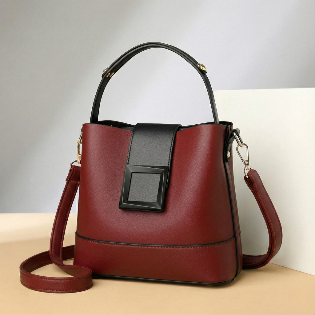 Women's Leather Handbag with Gold Hardware | Savona
